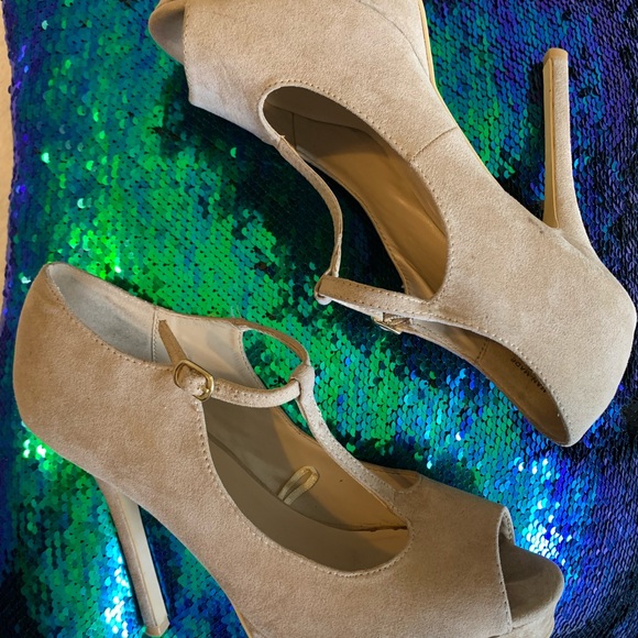 Tan suede platform stilettos - Picture 4 of 5